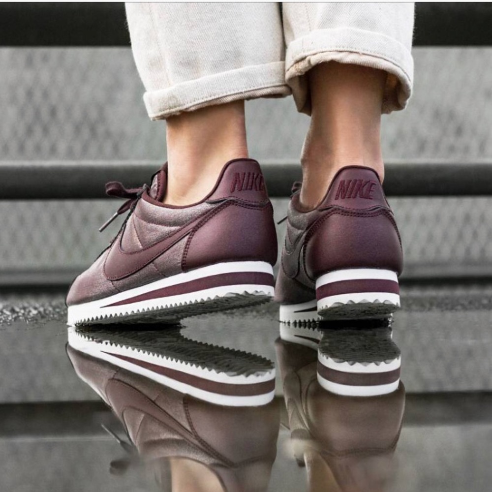 NWT Nike Classic Cortez Maroon WMNS - Picture 2 of 8